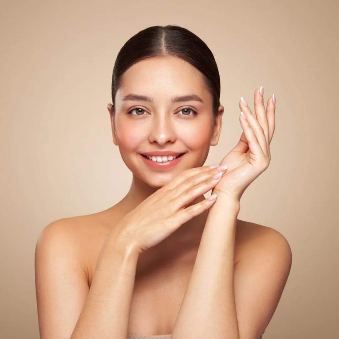 Girl Flaunt scar free skin after Anti-Scar Peel