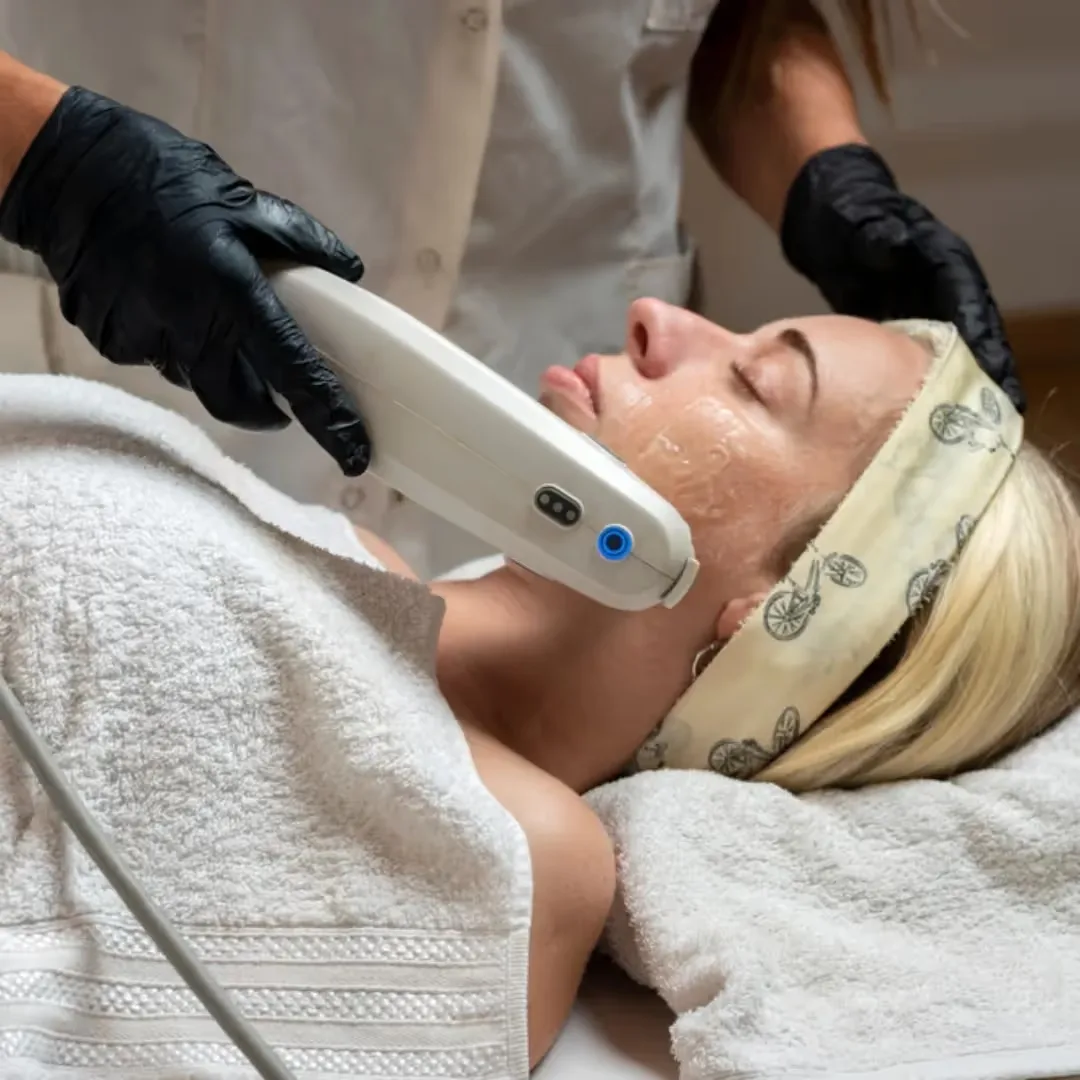 HIFU treatment performed on women by dermatologist