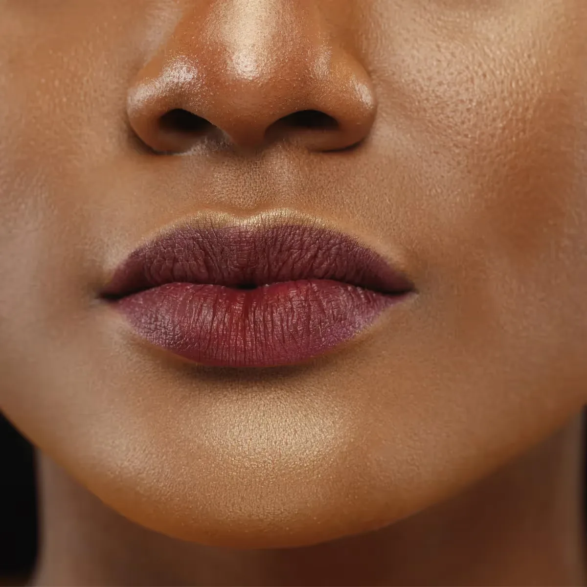 Featured image: 7 DIY lip masks to get bright pink lips from darker ones!