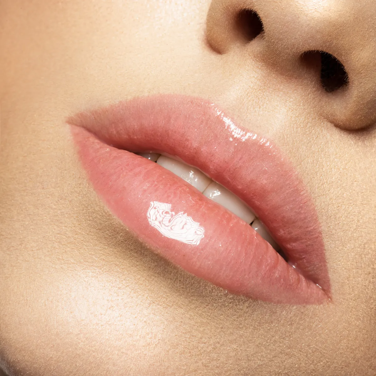 Featured image: 7 Simple Home Remedies to Lighten Dark Lips