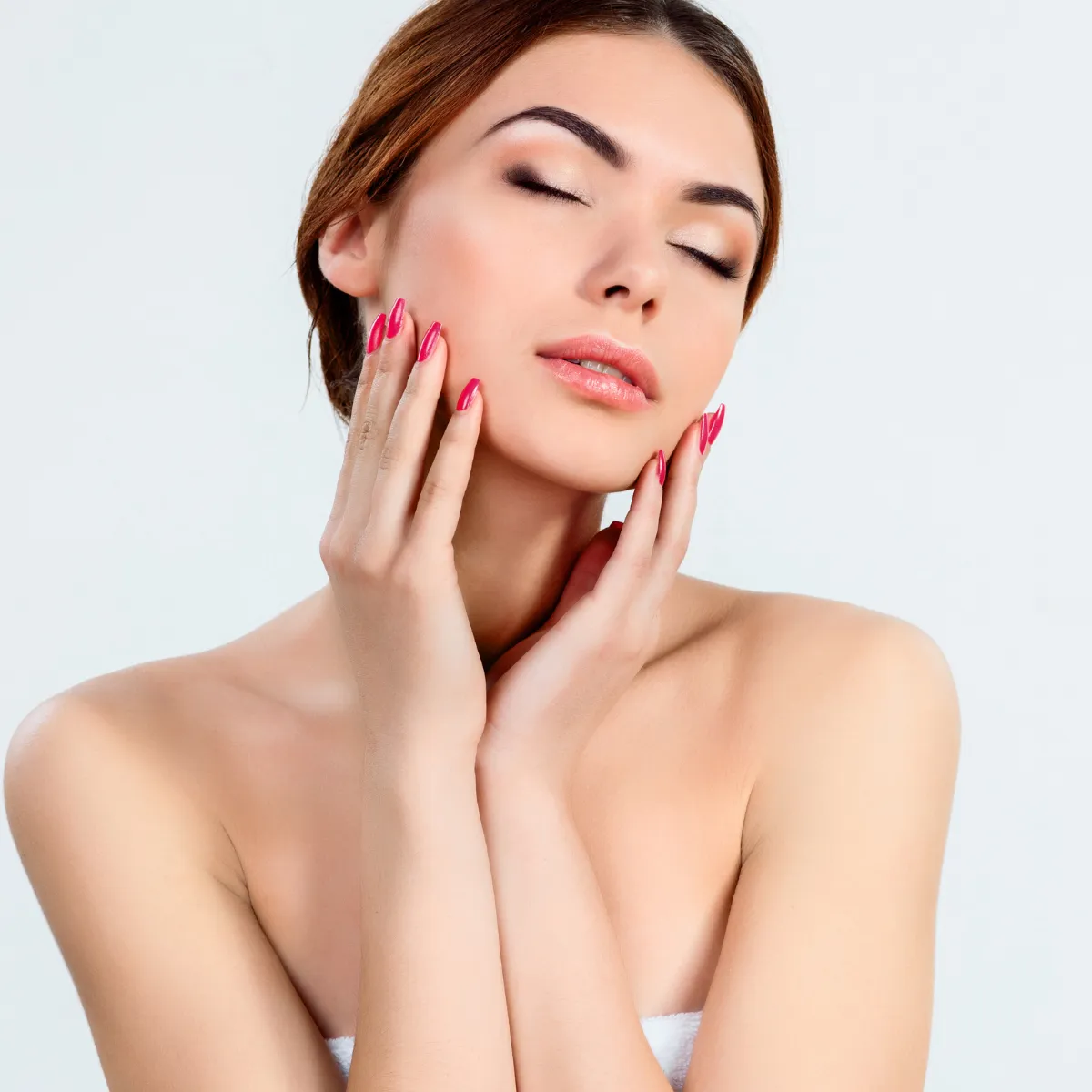 Featured image: 9 Natural Remedies For Glowing Skin During Summers