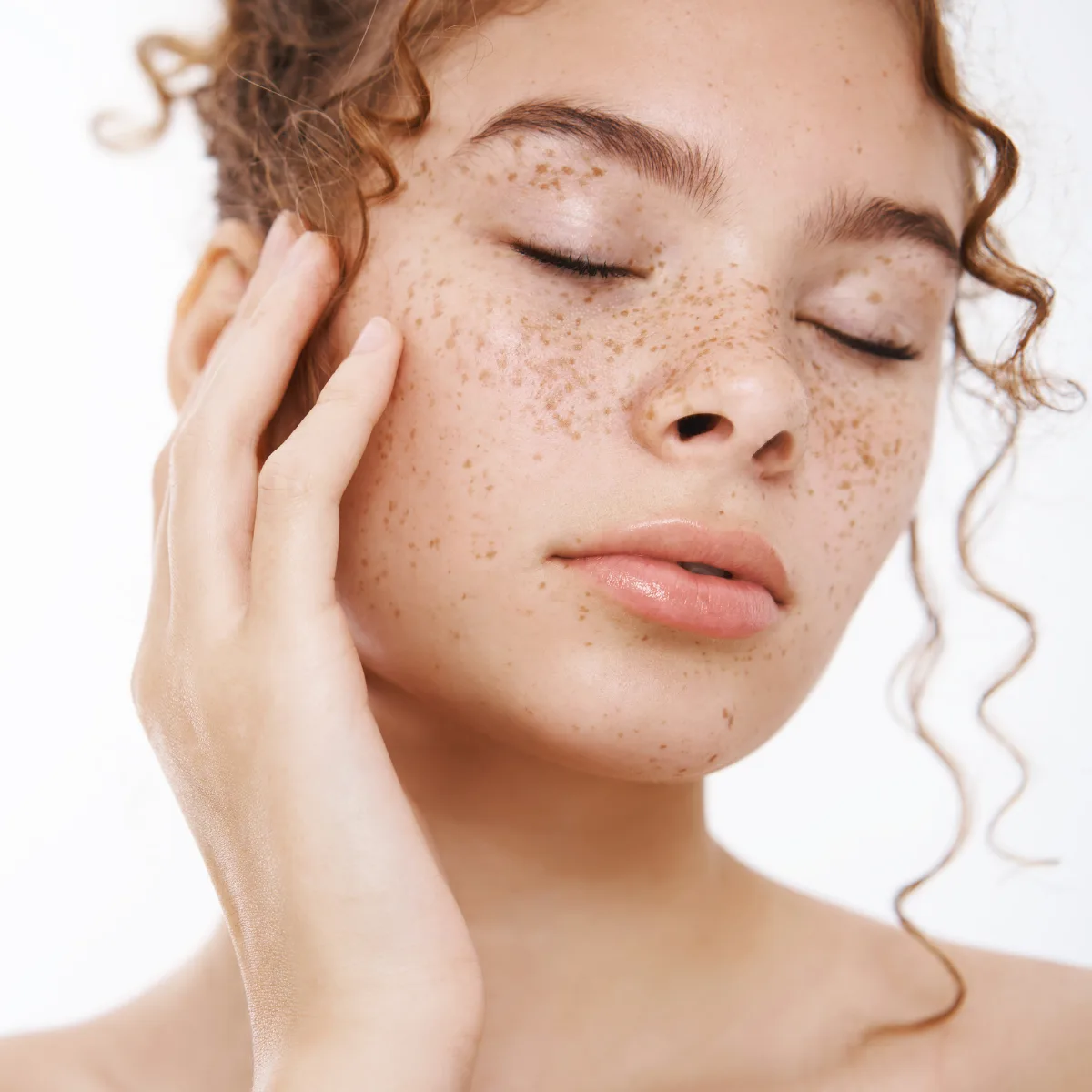 Featured image: Glutathione Vs Skin Whitening: Which Is Best?