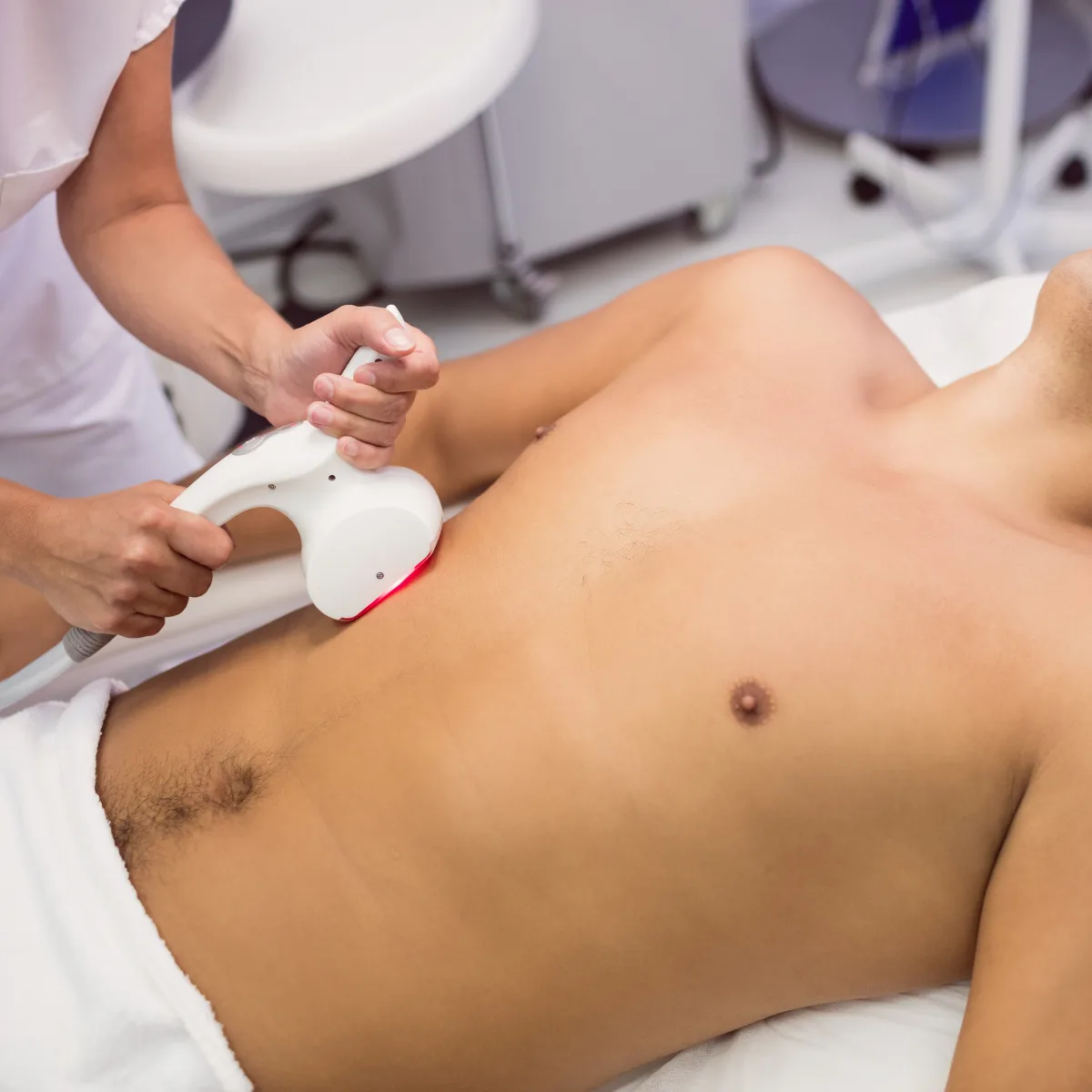 Featured image: Trimmer or Laser Hair Removal? Which is the Best Option for Men?